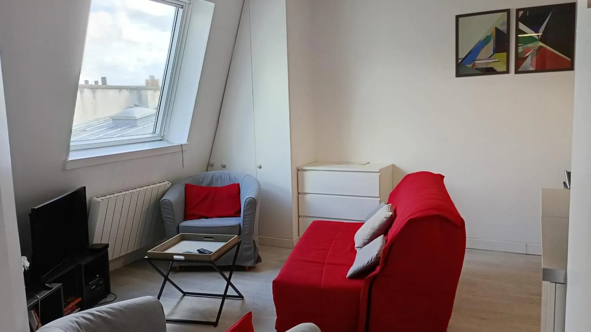 Charming 2 Rooms In Front Of The Square Montholon Paris