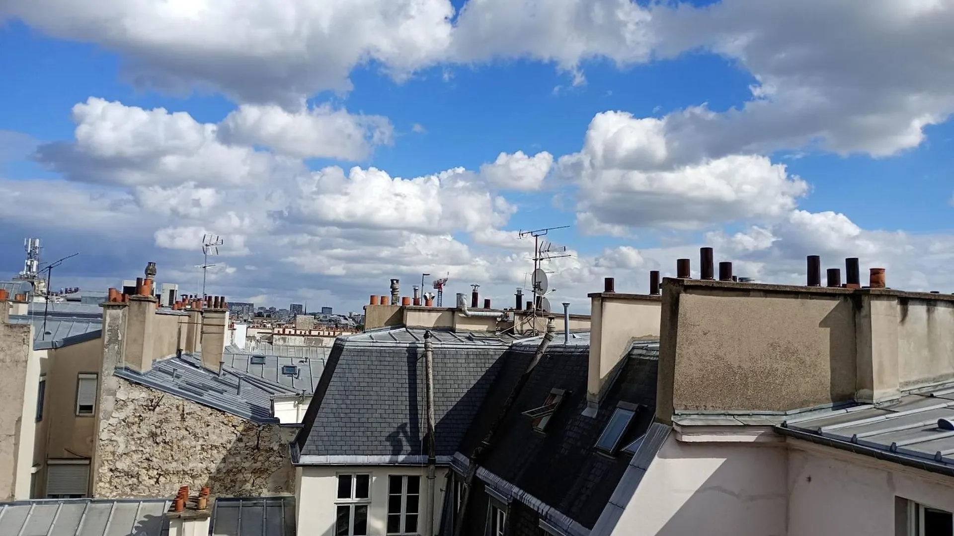 Charming 2 Rooms In Front Of The Square Montholon Paris Apartment
